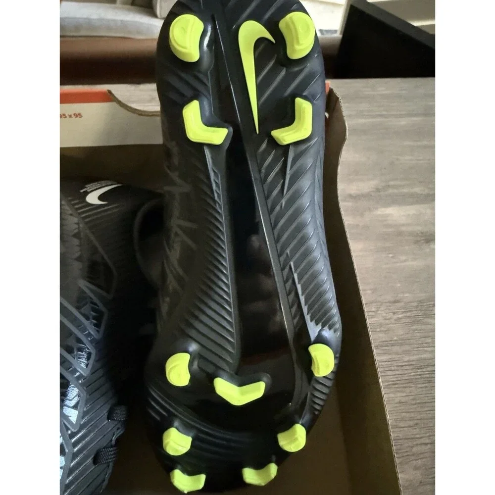 Nike Jr. Mercurial Vapor 15 Club FG/MG DJ5958-001 Youth Size 5Y. Top of Box Miss